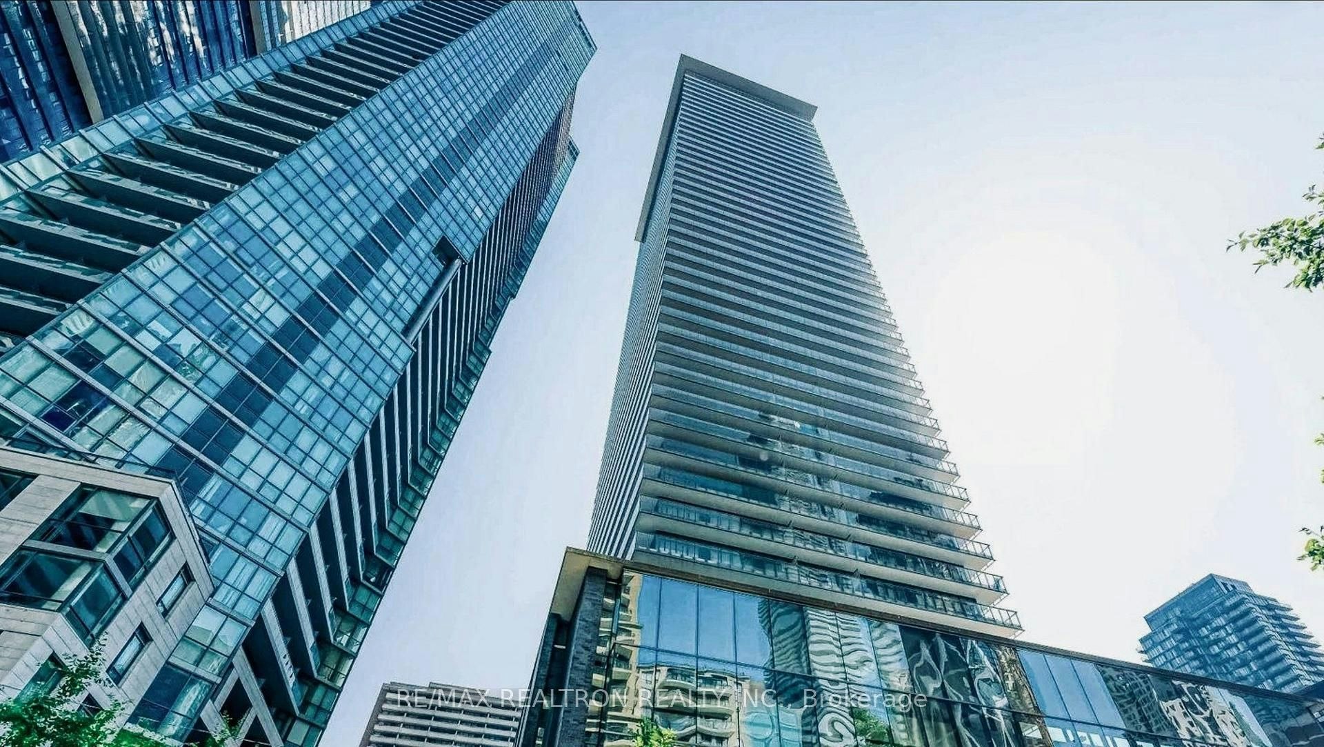 2404-33 Charles Street E, Toronto, ON, M4Y 1R9