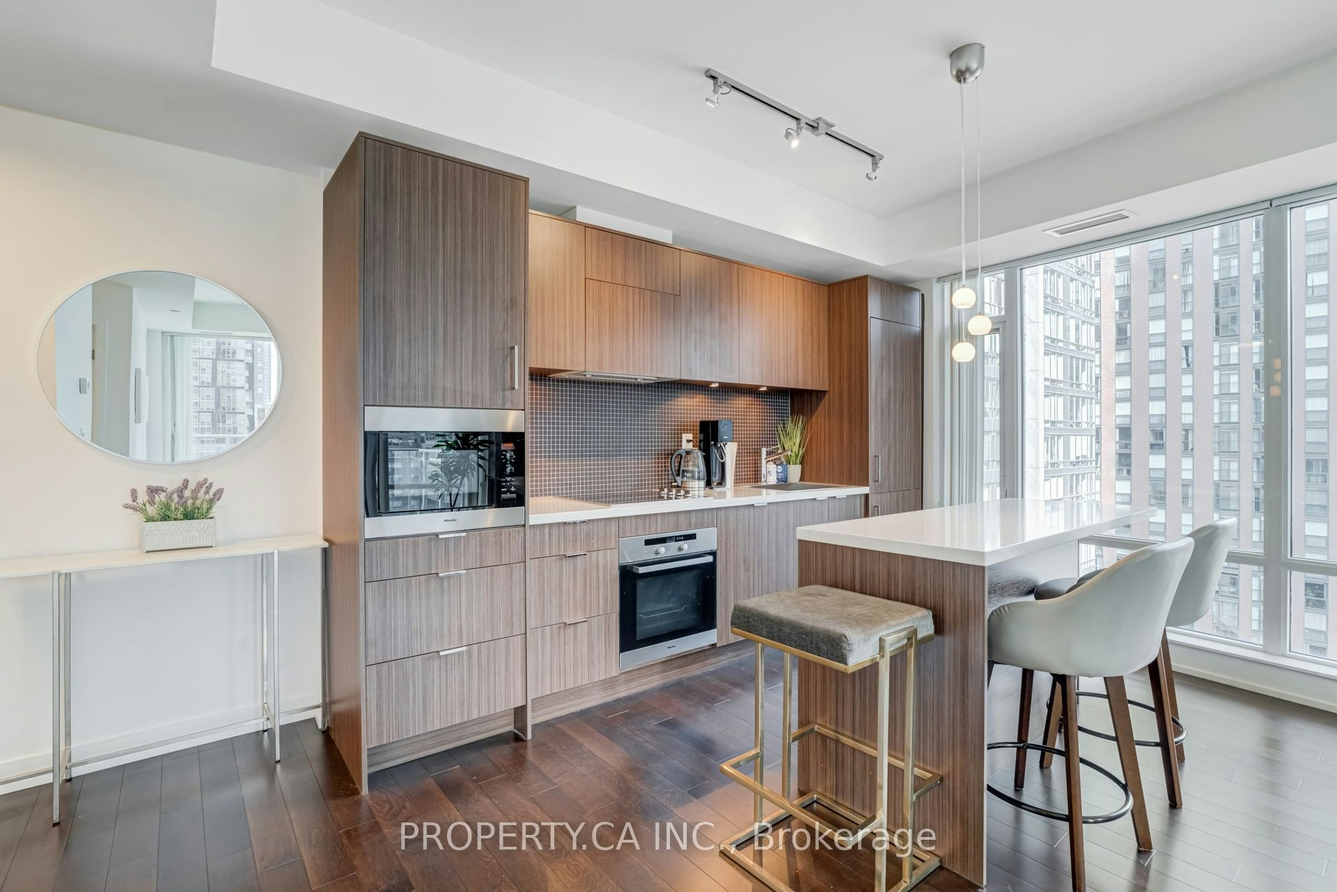 1609-21 Widmer Street, Toronto, ON, M5V 2E8 - 2