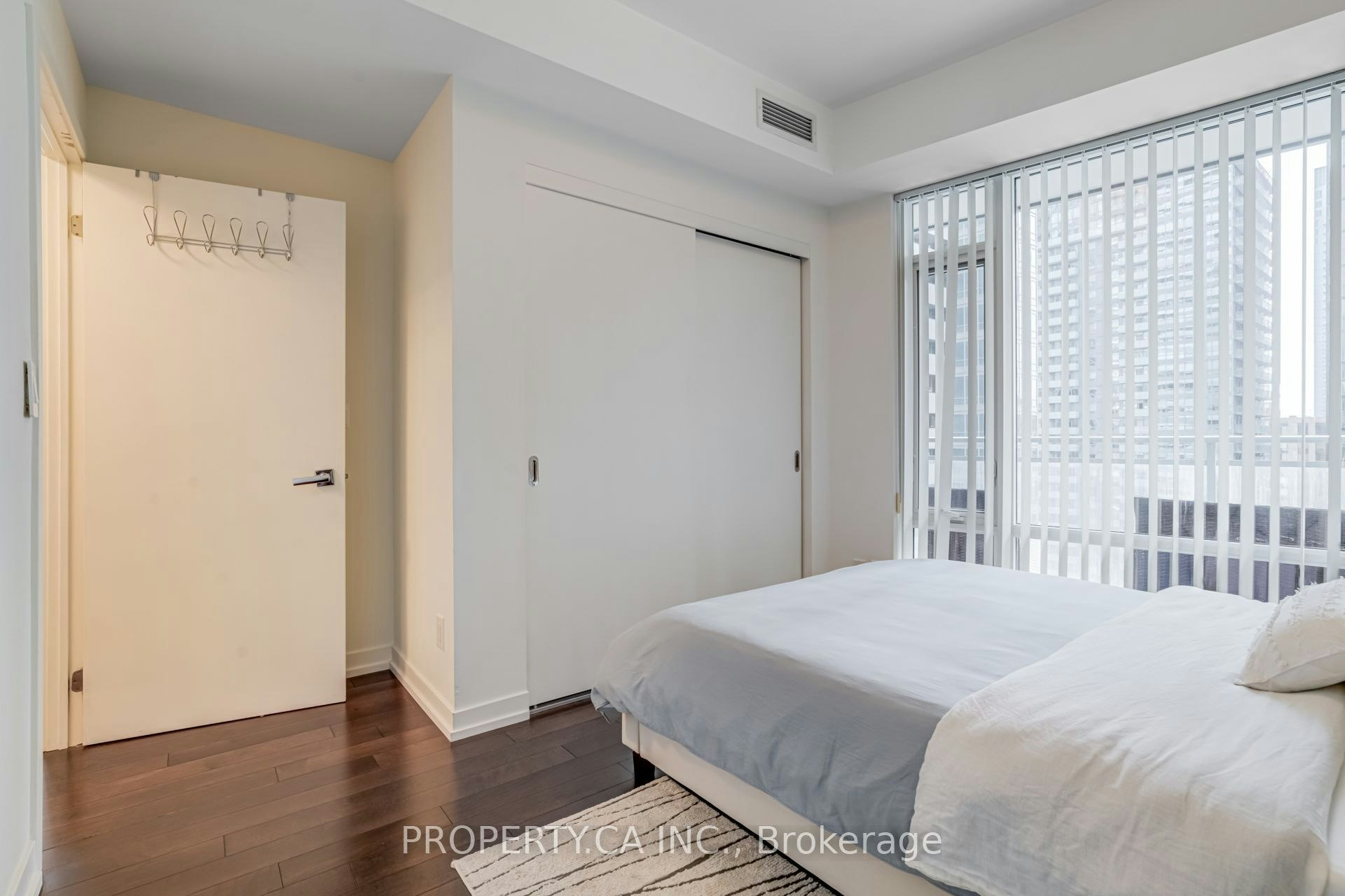 1609-21 Widmer Street, Toronto, ON, M5V 2E8 - 11