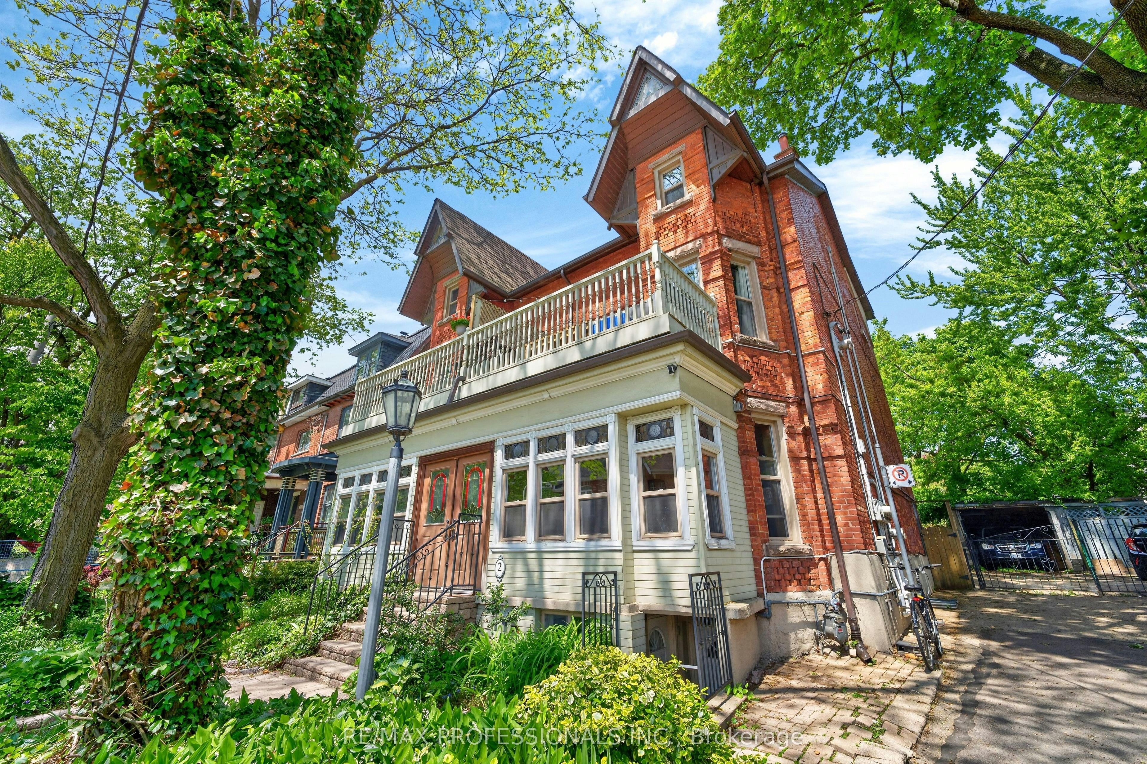 2 Afton Avenue, Toronto, ON, M6J 1R7