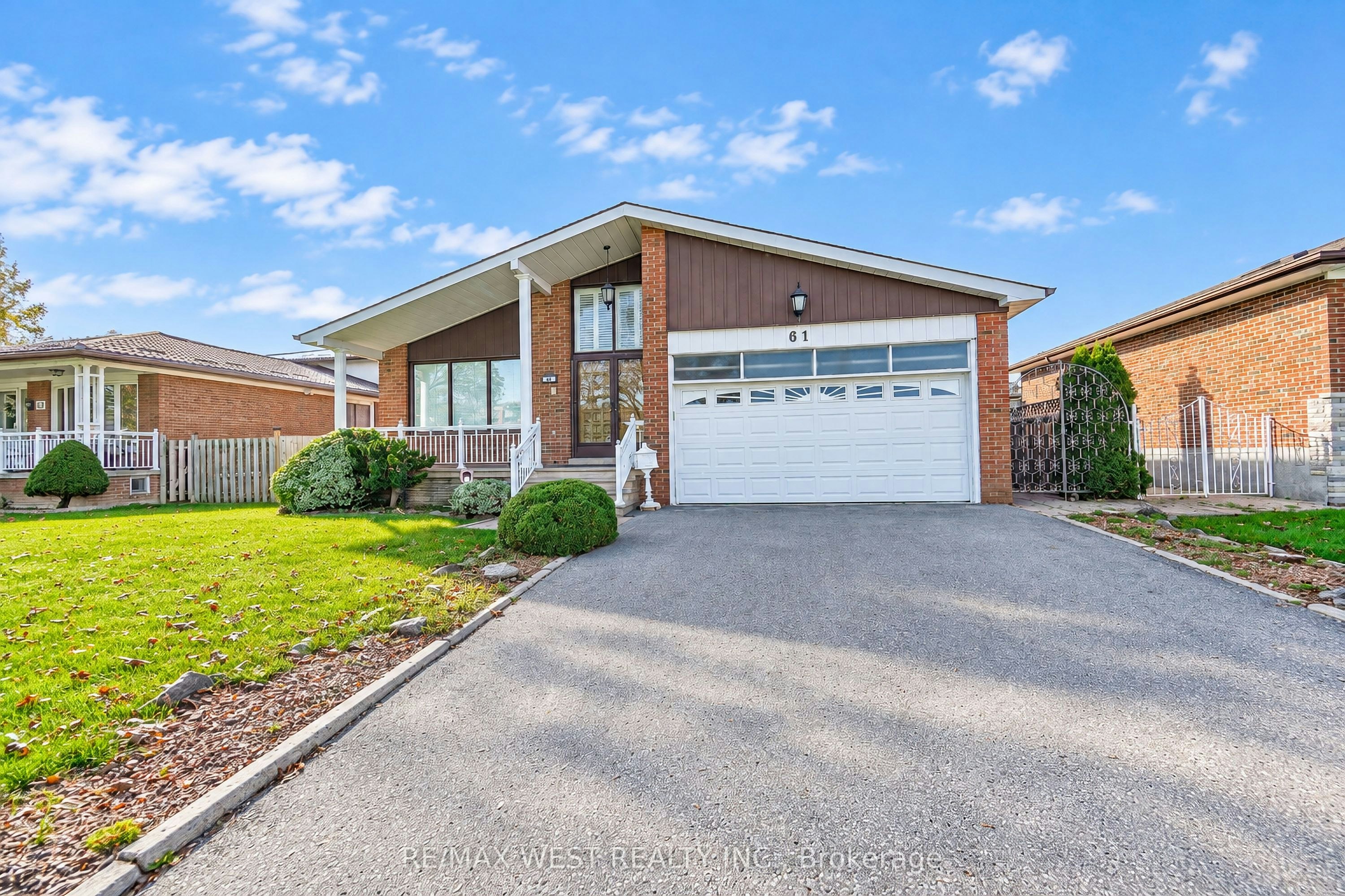 61 Bickerton Crescent, Toronto, ON, M2J 3T2