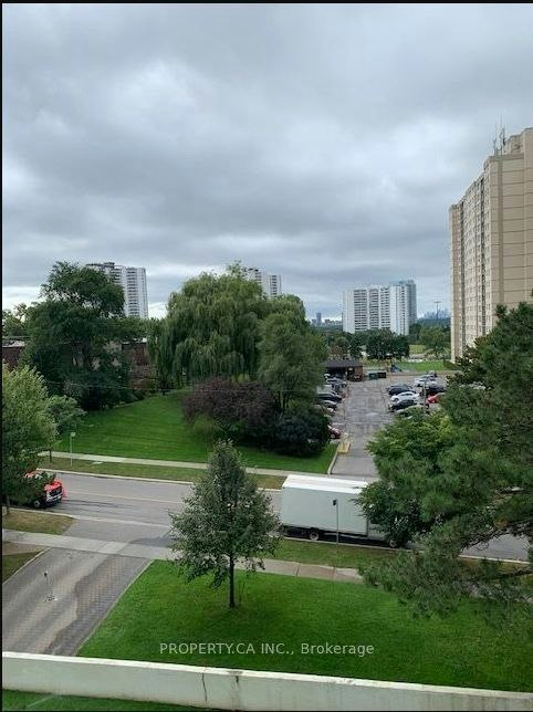 411-10 Parkway Forest Drive, Toronto, ON, M2J 1L3 - 12
