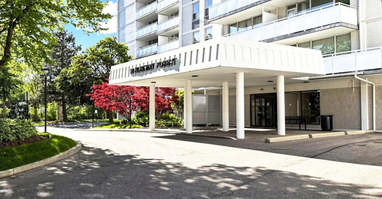 411-10 Parkway Forest Drive, Toronto, ON, M2J 1L3