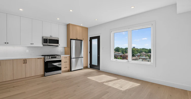 484 Westmount Avenue, Toronto, ON, M6E 3N5 - 9