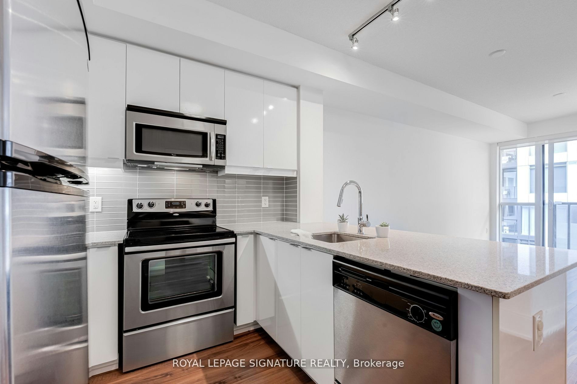 1103-560 Front Street W, Toronto, ON, M5V 1C1 - 4
