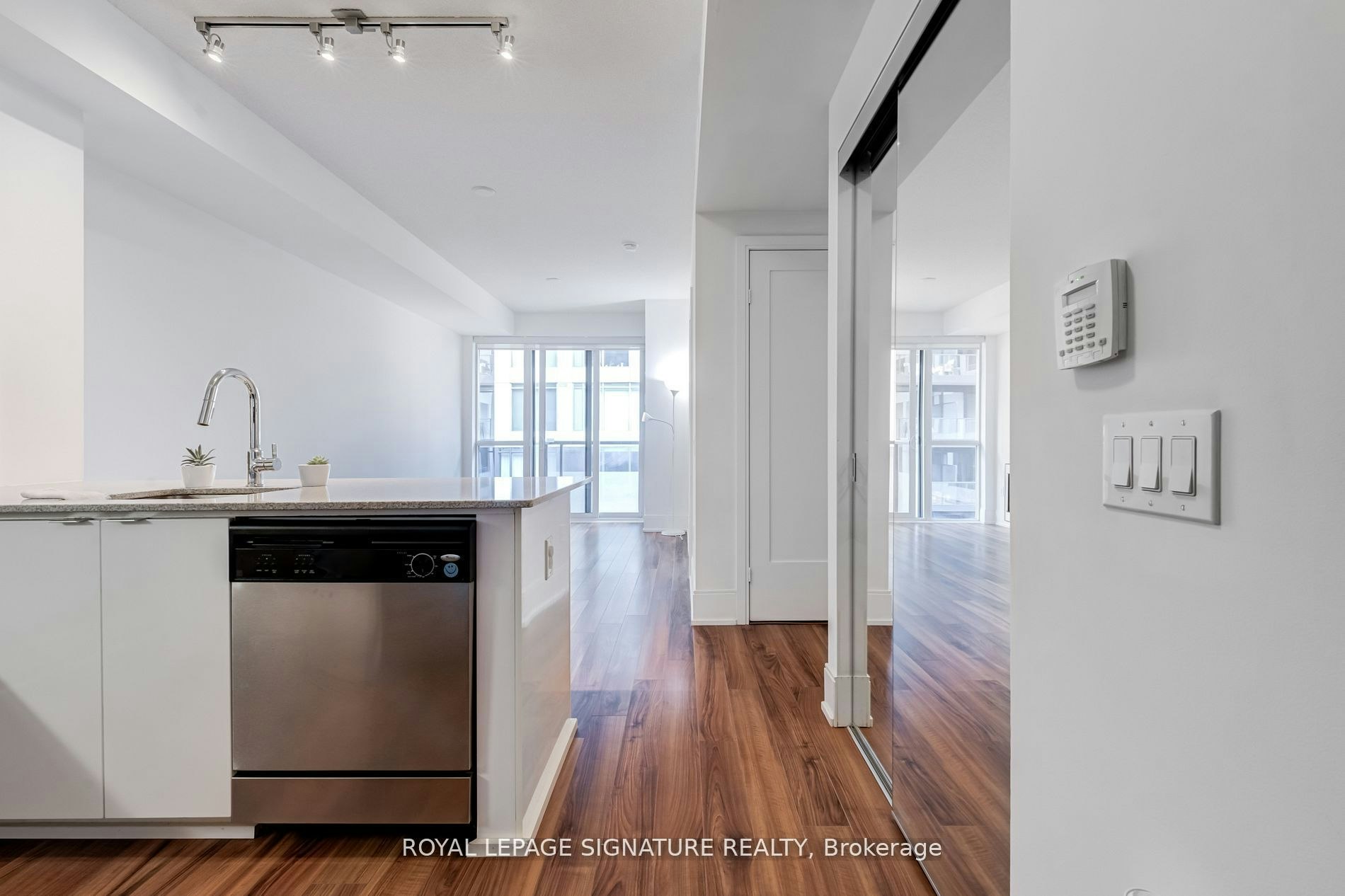 1103-560 Front Street W, Toronto, ON, M5V 1C1 - 3