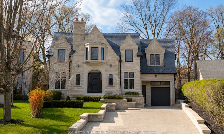 92 Arjay Crescent