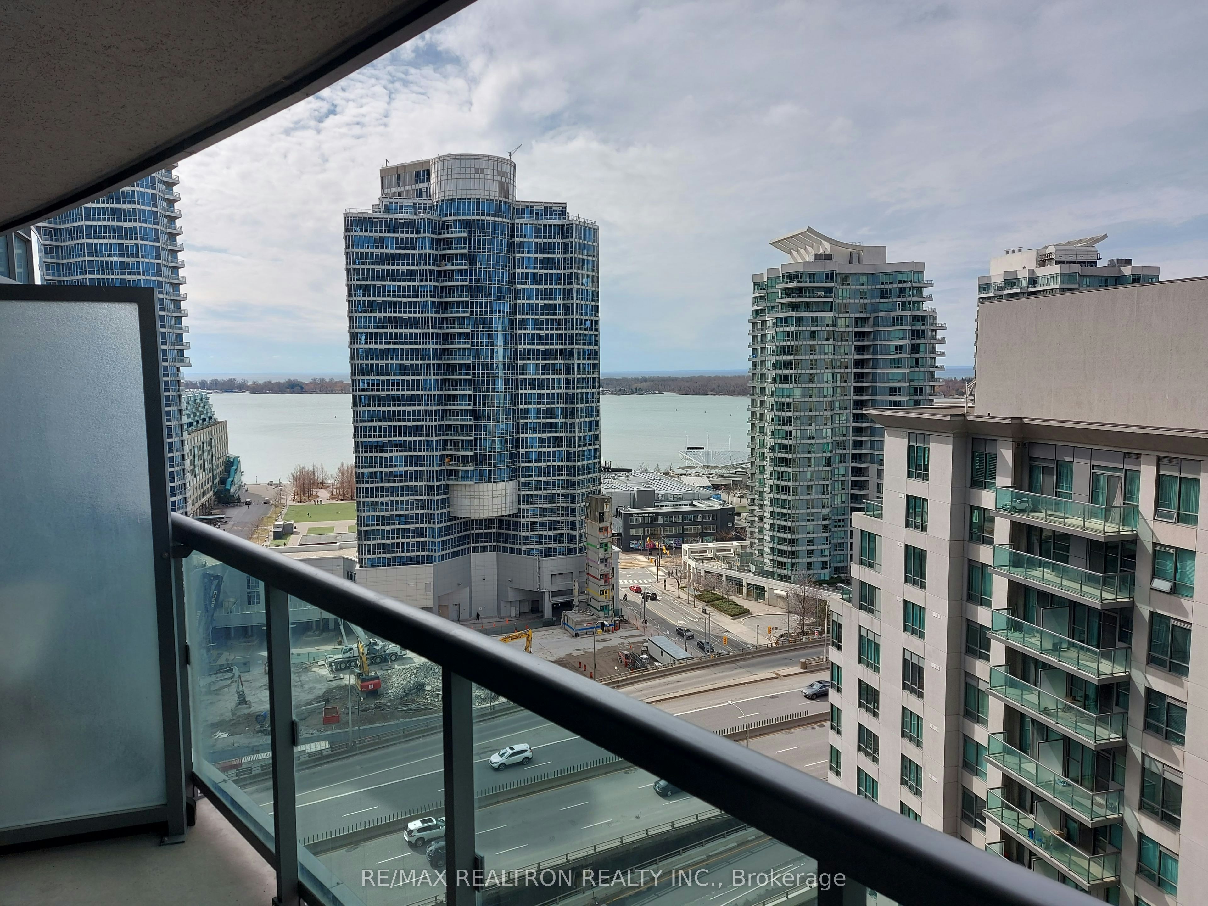 2101-19 Grand Trunk Crescent, Toronto, ON, M5J 3A3 - 9