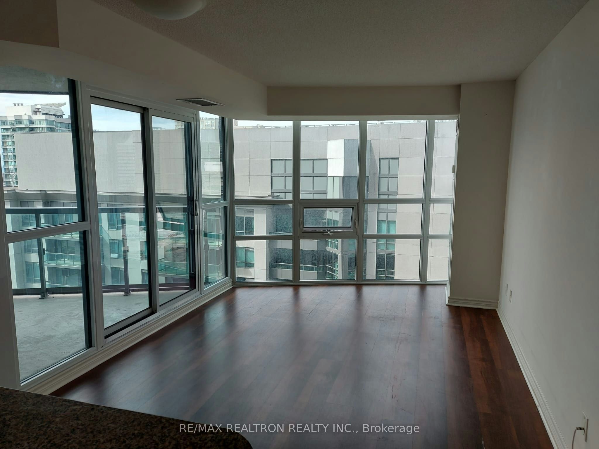 2101-19 Grand Trunk Crescent, Toronto, ON, M5J 3A3 - 6