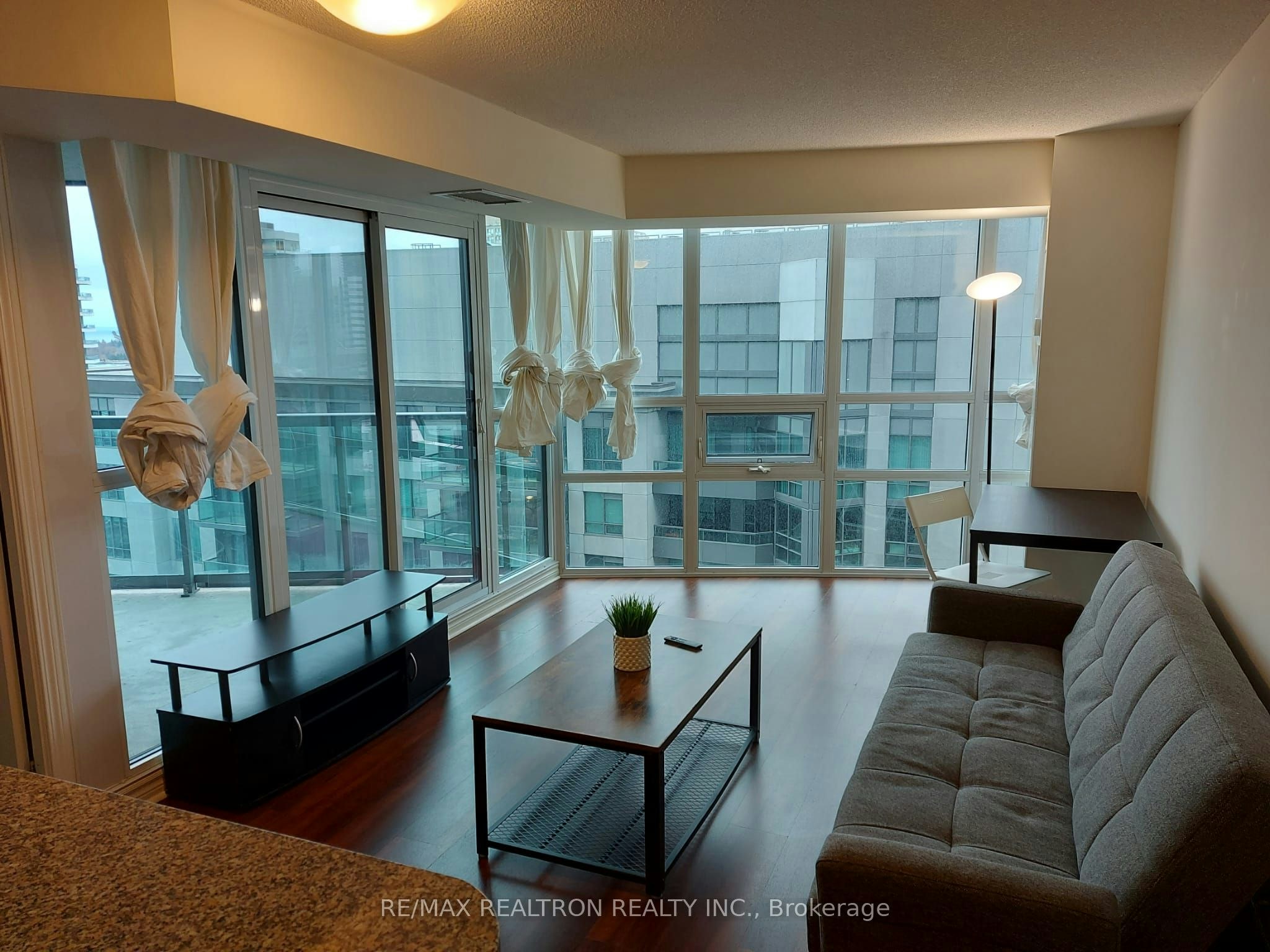 2101-19 Grand Trunk Crescent, Toronto, ON, M5J 3A3 - 5