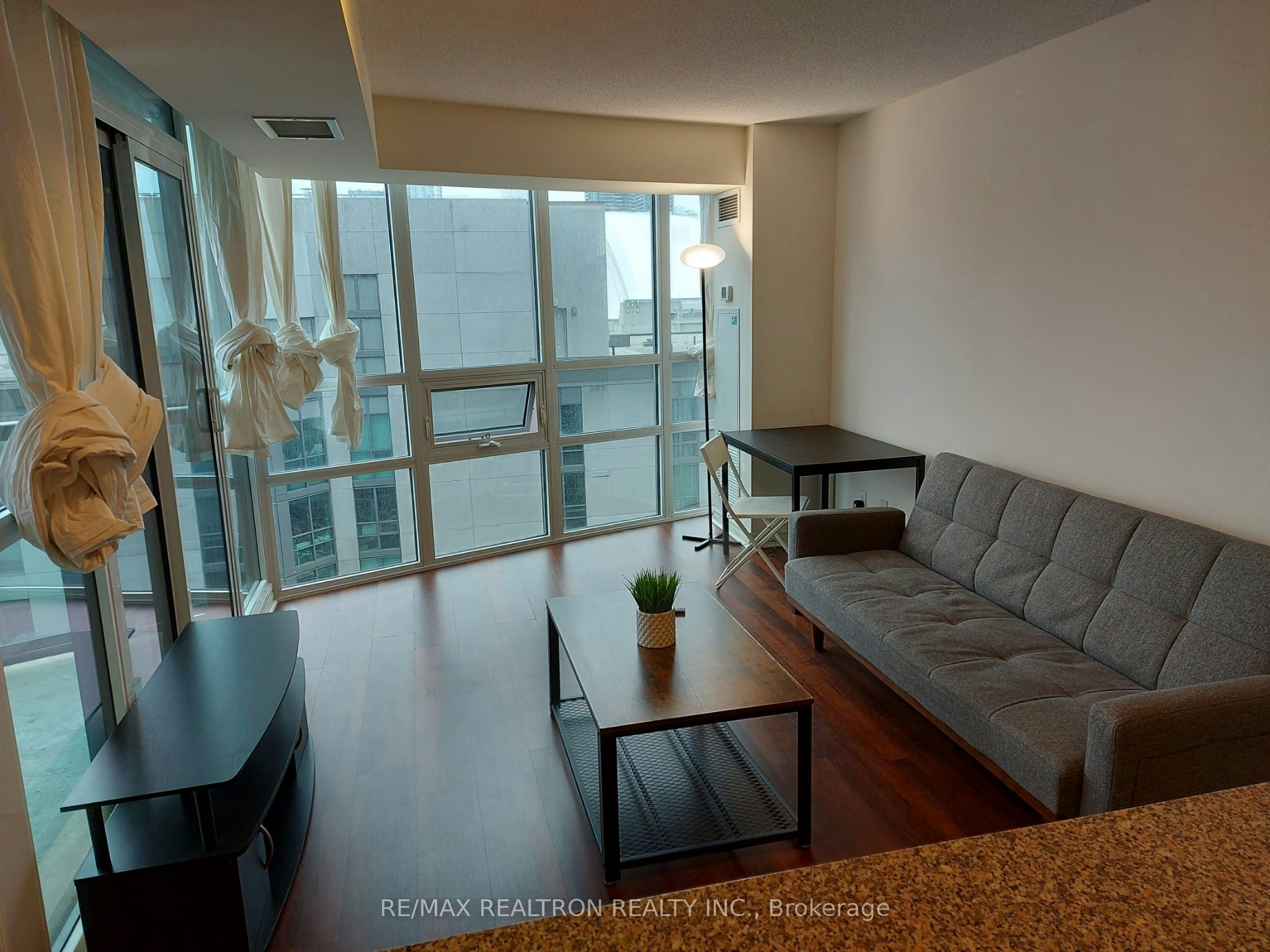 2101-19 Grand Trunk Crescent, Toronto, ON, M5J 3A3 - 4