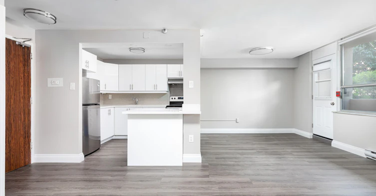 102-34 Walmer Road, Toronto, ON, M5R 2W6 - 5