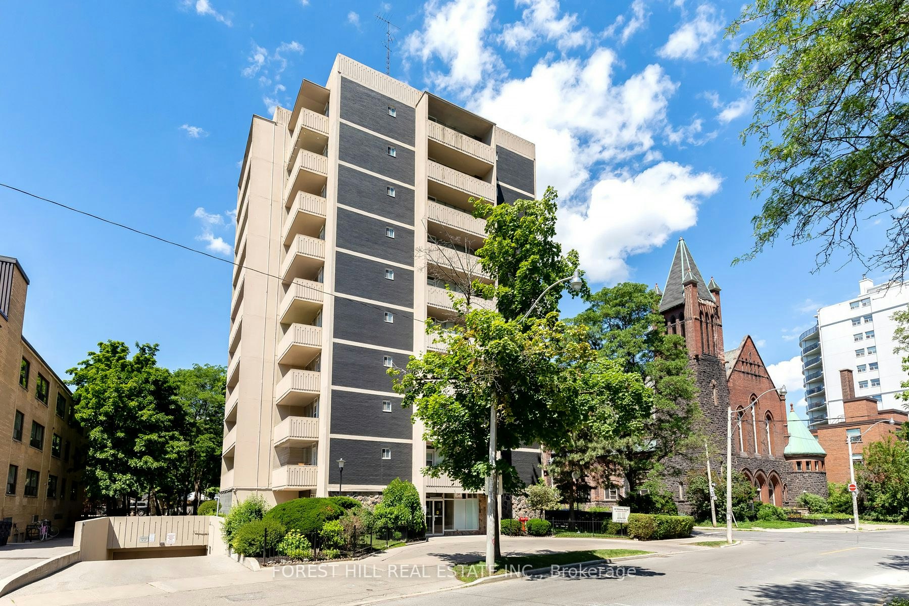 102-34 Walmer Road, Toronto, ON, M5R 2W6