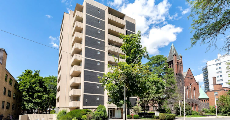102-34 Walmer Road, Toronto, ON, M5R 2W6