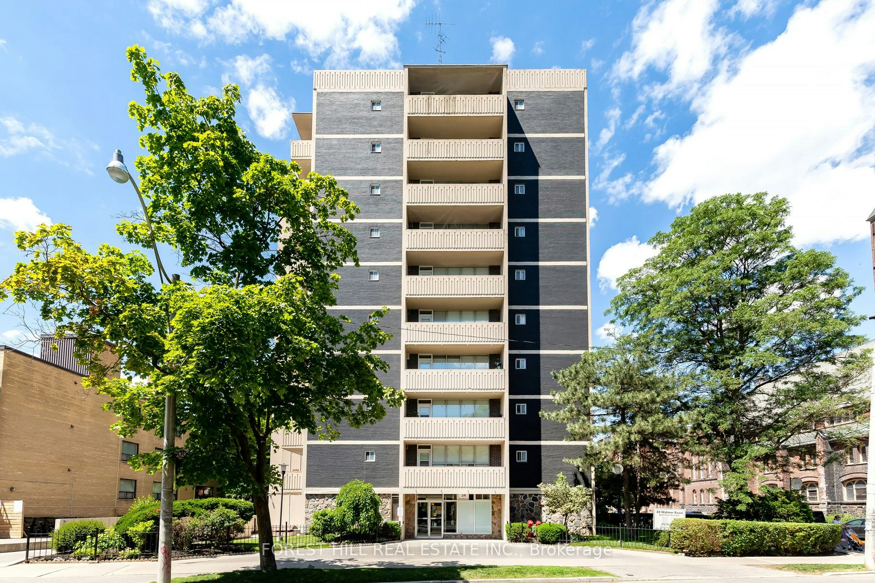 102-34 Walmer Road, Toronto, ON, M5R 2W6 - 2