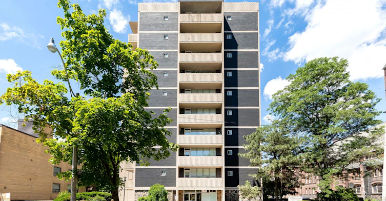 102-34 Walmer Road, Toronto, ON, M5R 2W6 - 2
