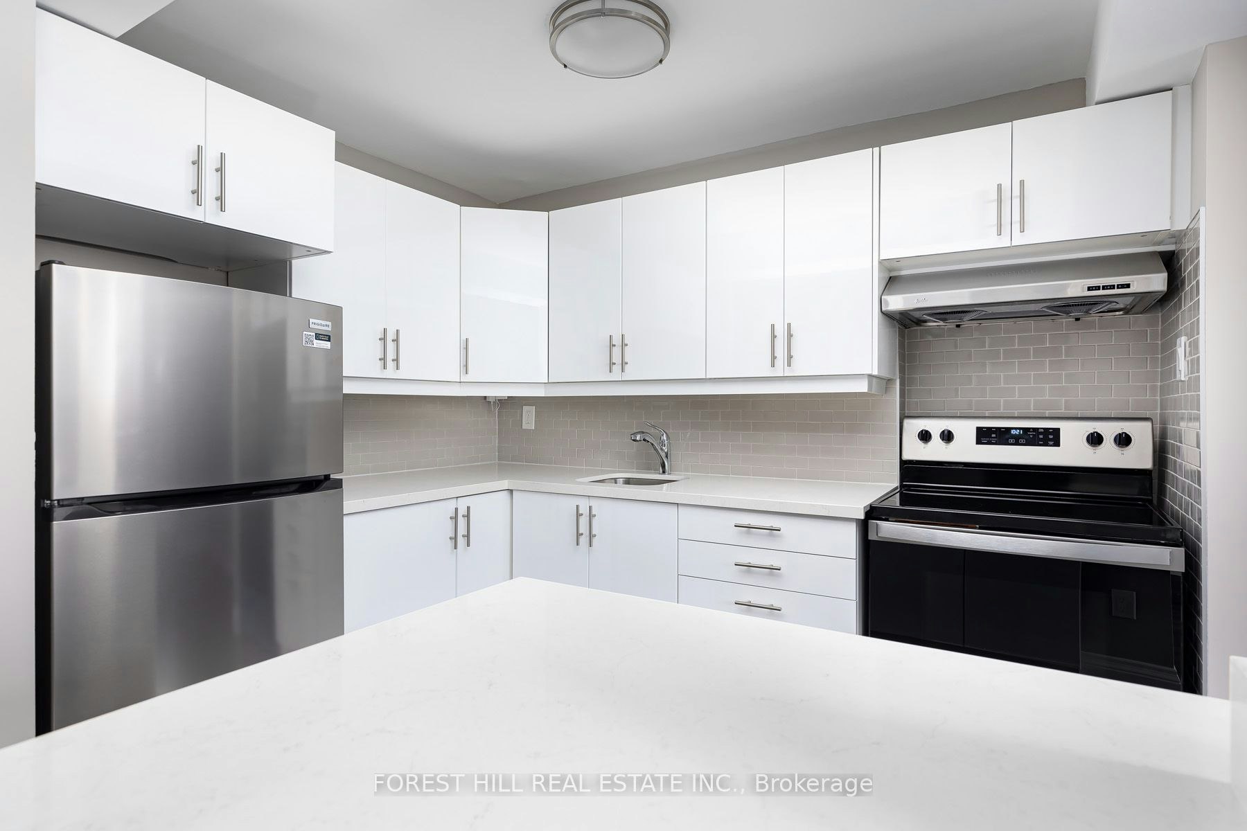 102-34 Walmer Road, Toronto, ON, M5R 2W6 - 11
