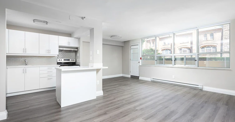 102-34 Walmer Road, Toronto, ON, M5R 2W6 - 6