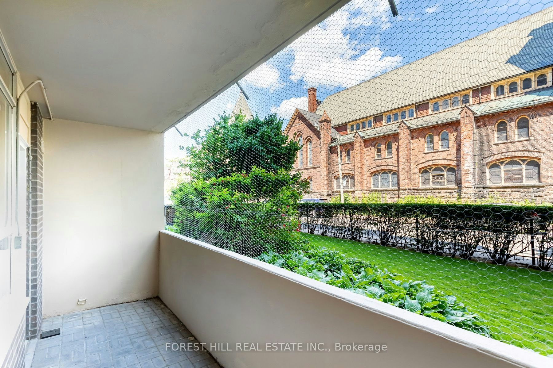 102-34 Walmer Road, Toronto, ON, M5R 2W6 - 18