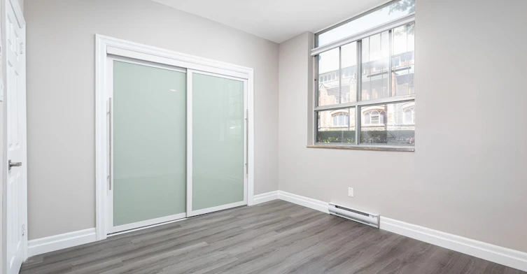 102-34 Walmer Road, Toronto, ON, M5R 2W6 - 14