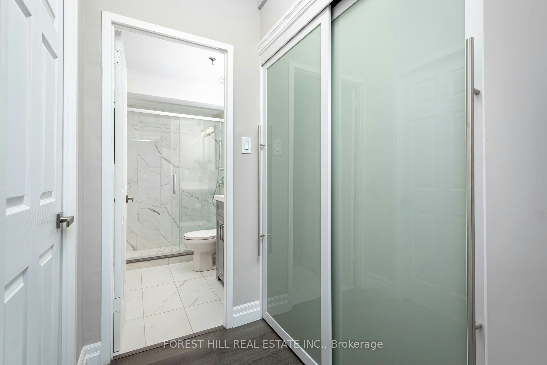 102-34 Walmer Road, Toronto, ON, M5R 2W6 - 16