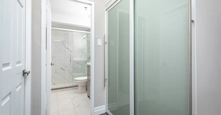 102-34 Walmer Road, Toronto, ON, M5R 2W6 - 16