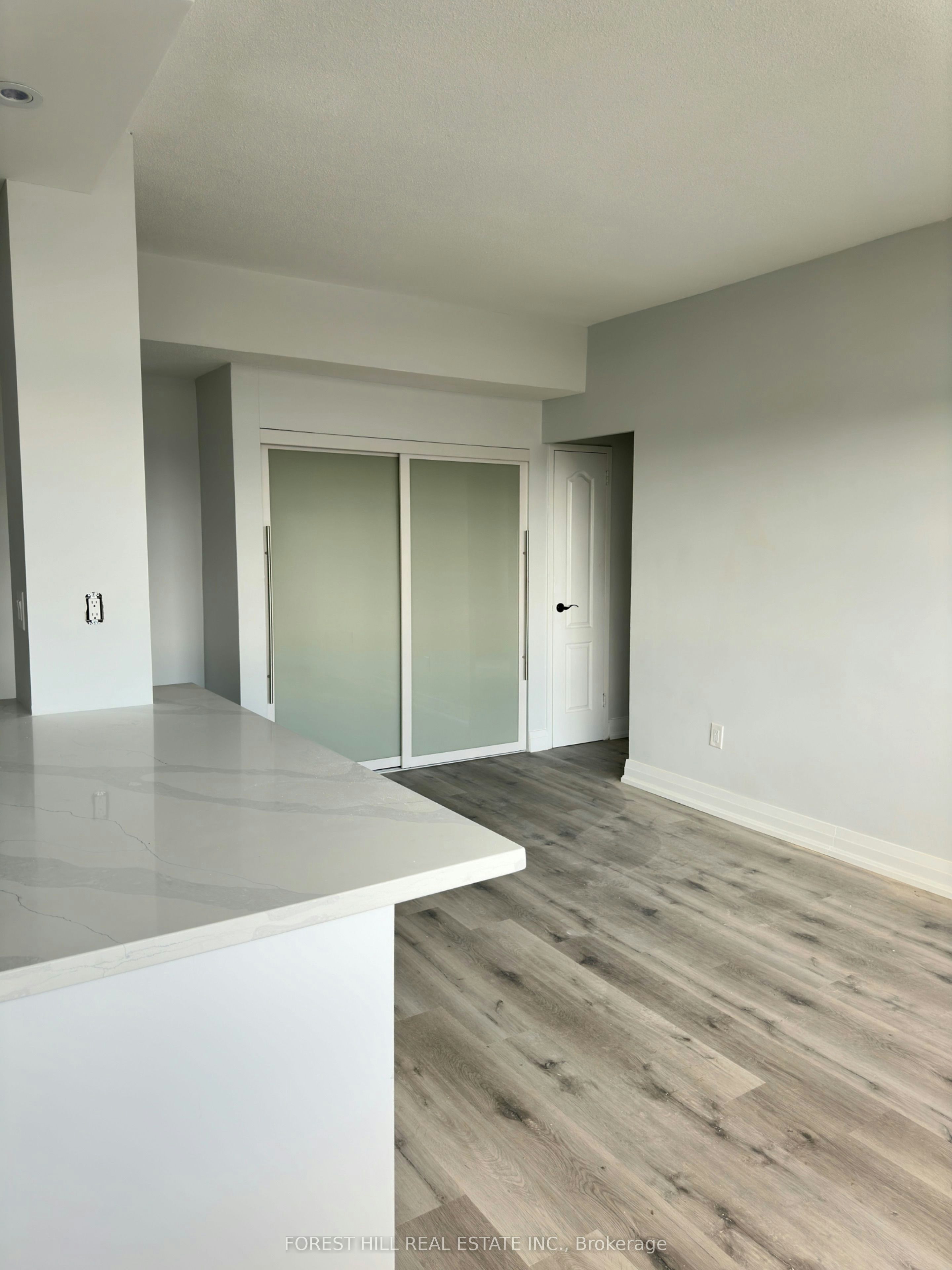 1001-34 Walmer Road, Toronto, ON, M5R 2W6 - 9