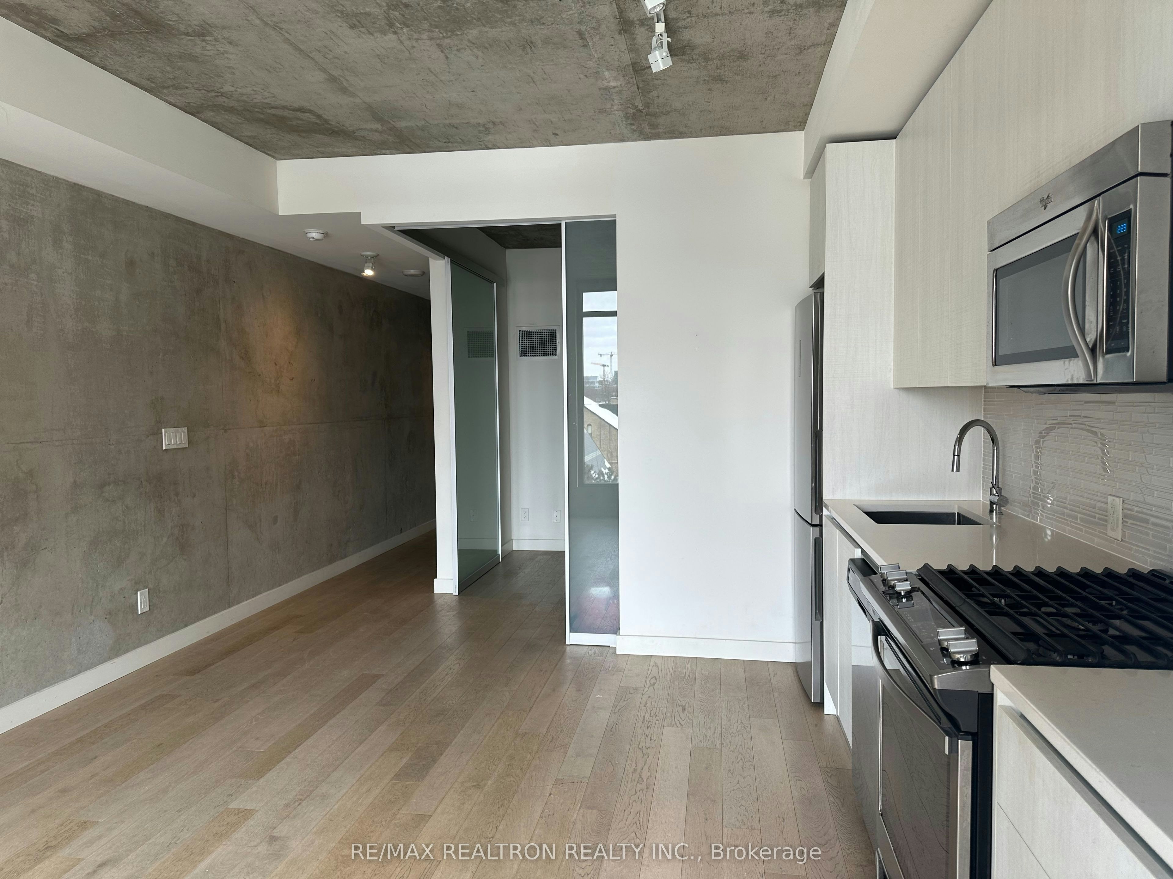 410-111 Bathurst Street, Toronto, ON, M5V 0M9 - 8