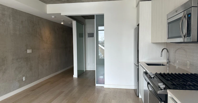 410-111 Bathurst Street, Toronto, ON, M5V 0M9 - 8
