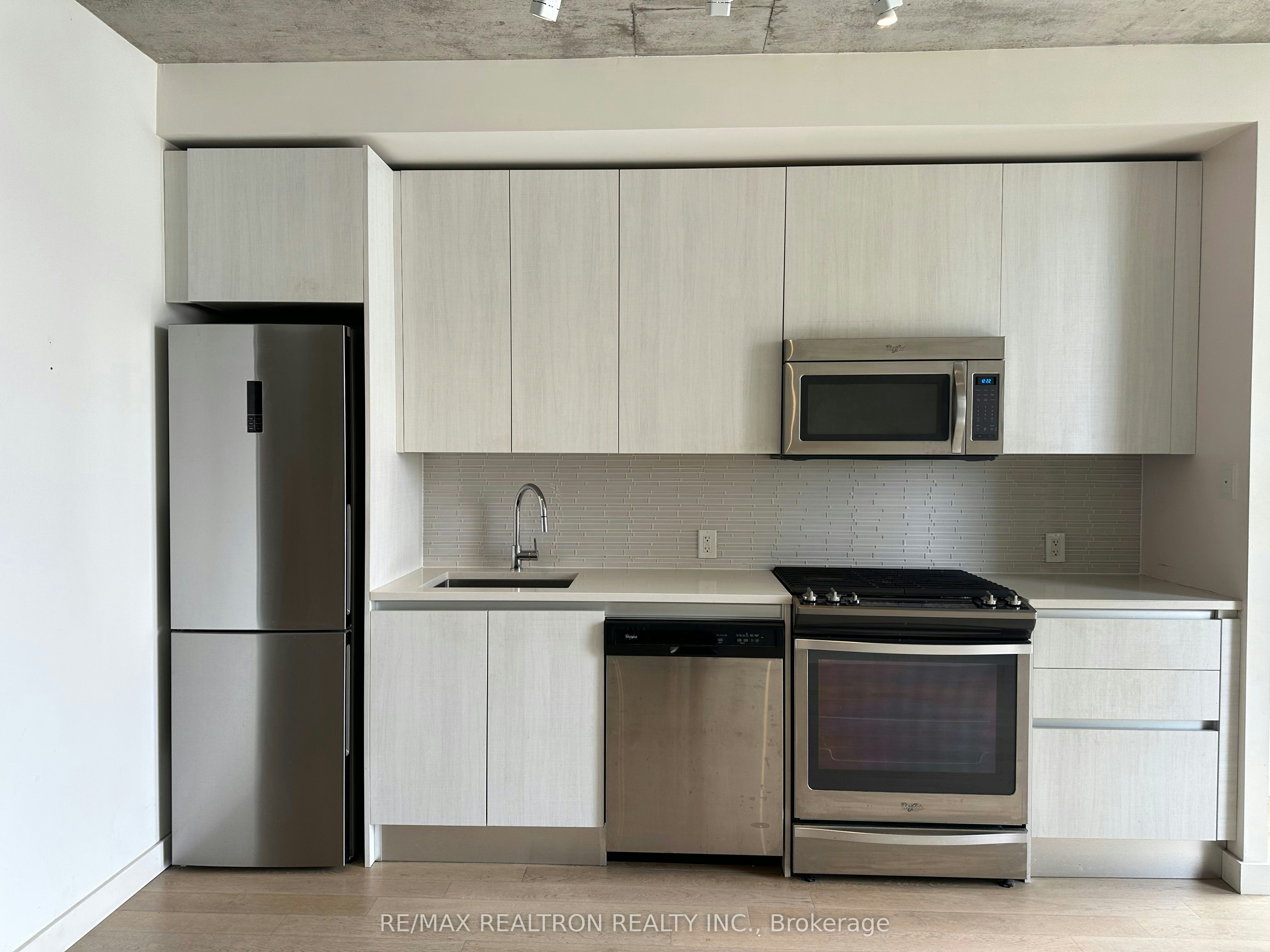 410-111 Bathurst Street, Toronto, ON, M5V 0M9 - 5
