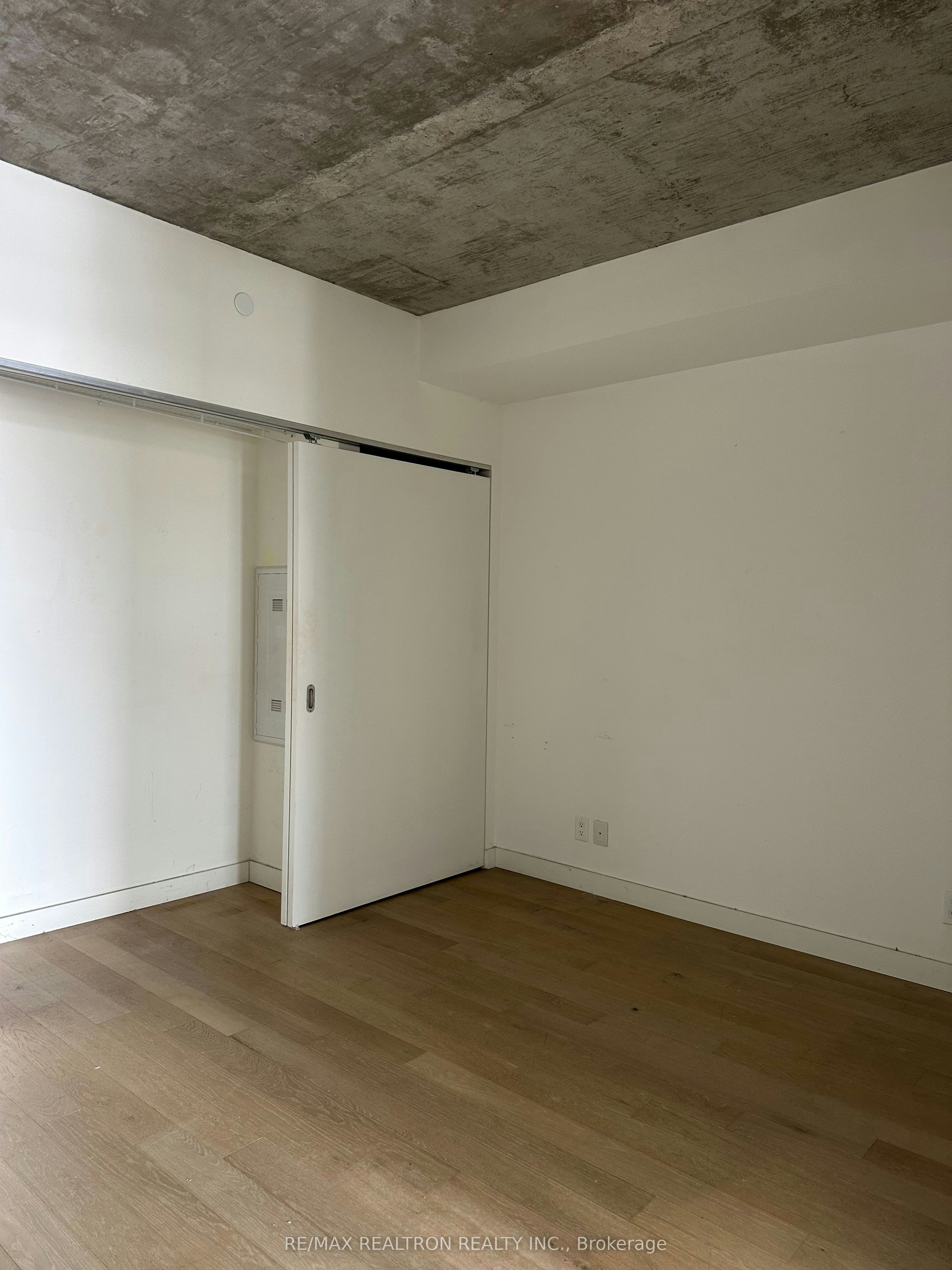 410-111 Bathurst Street, Toronto, ON, M5V 0M9 - 9