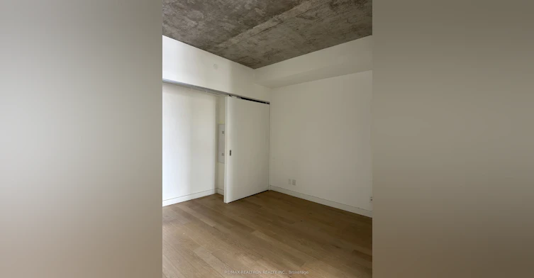 410-111 Bathurst Street, Toronto, ON, M5V 0M9 - 9