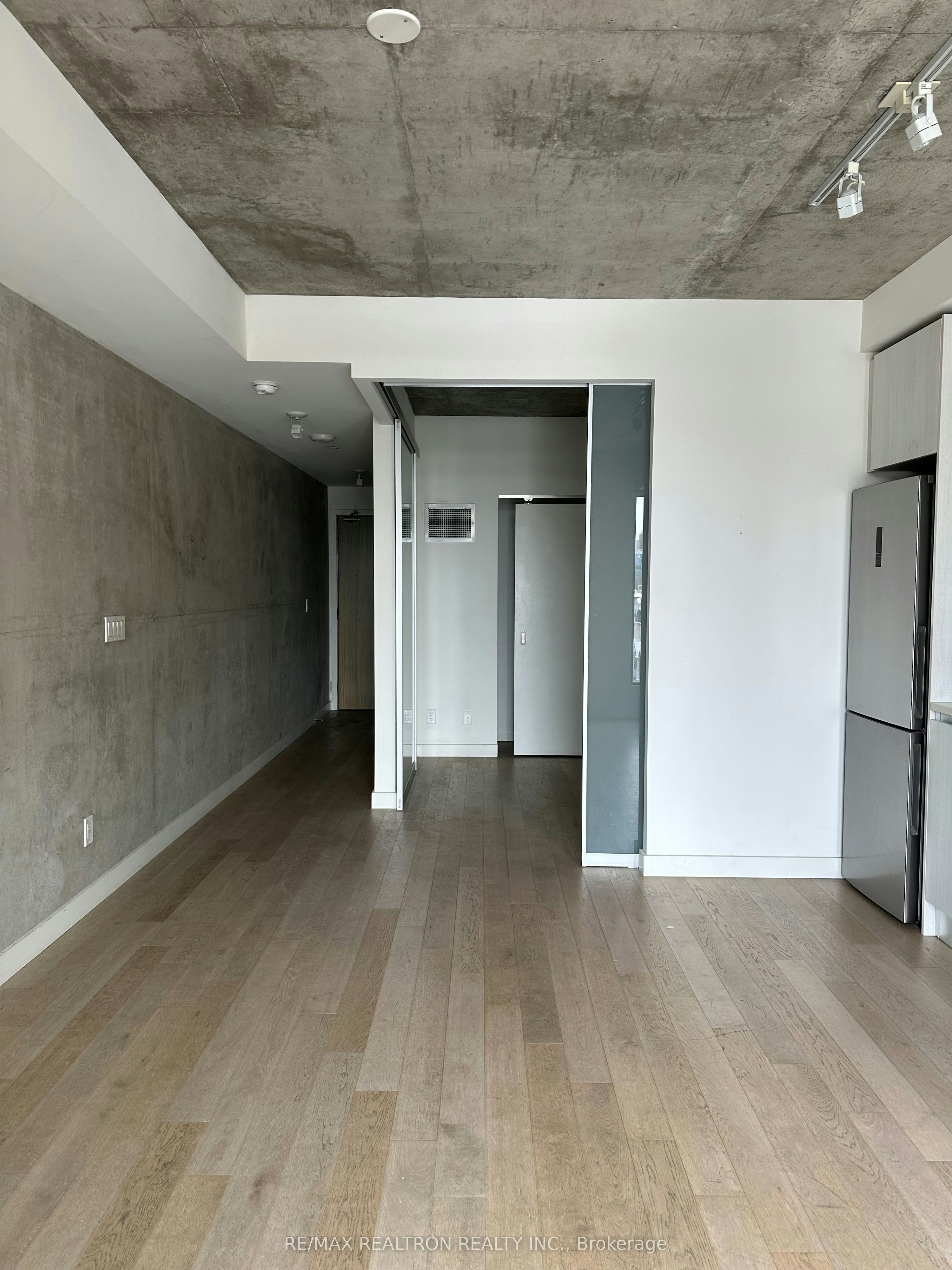 410-111 Bathurst Street, Toronto, ON, M5V 0M9 - 6