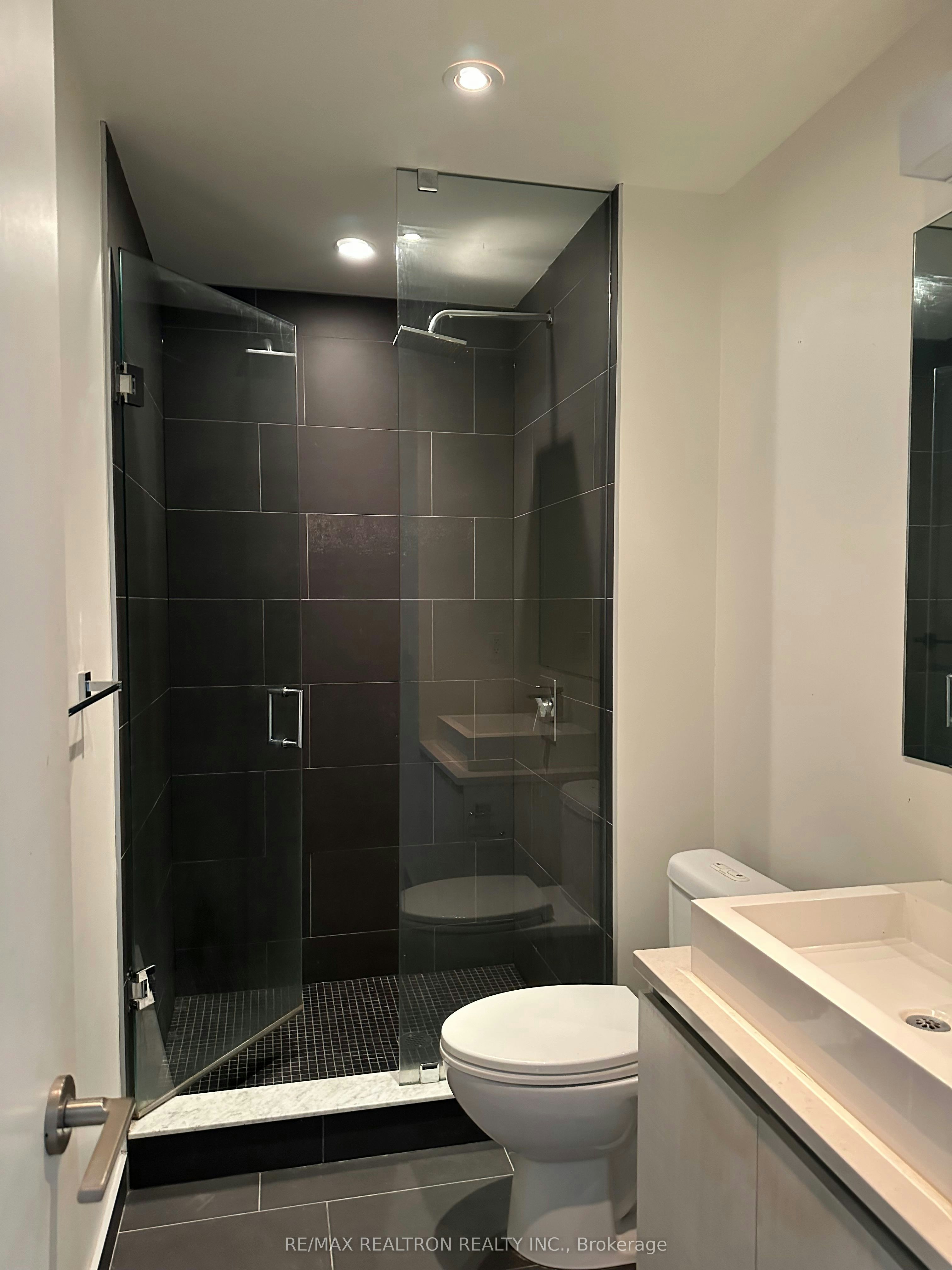 410-111 Bathurst Street, Toronto, ON, M5V 0M9 - 11