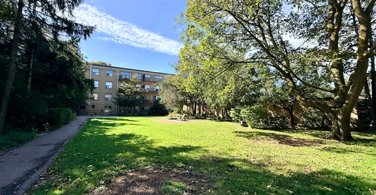 305-28 Upper Canada Drive, Toronto, ON, M2P 1R9 - 14