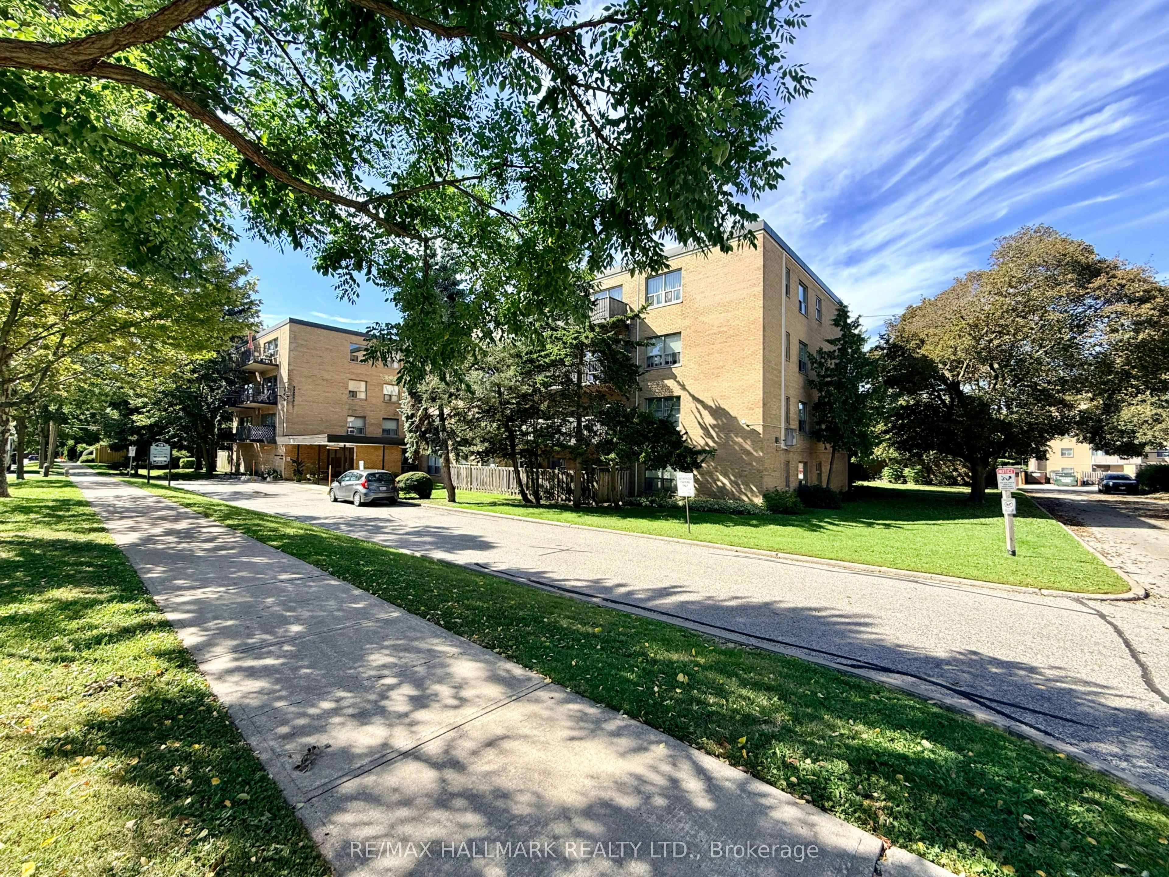 305-28 Upper Canada Drive, Toronto, ON, M2P 1R9 - 15