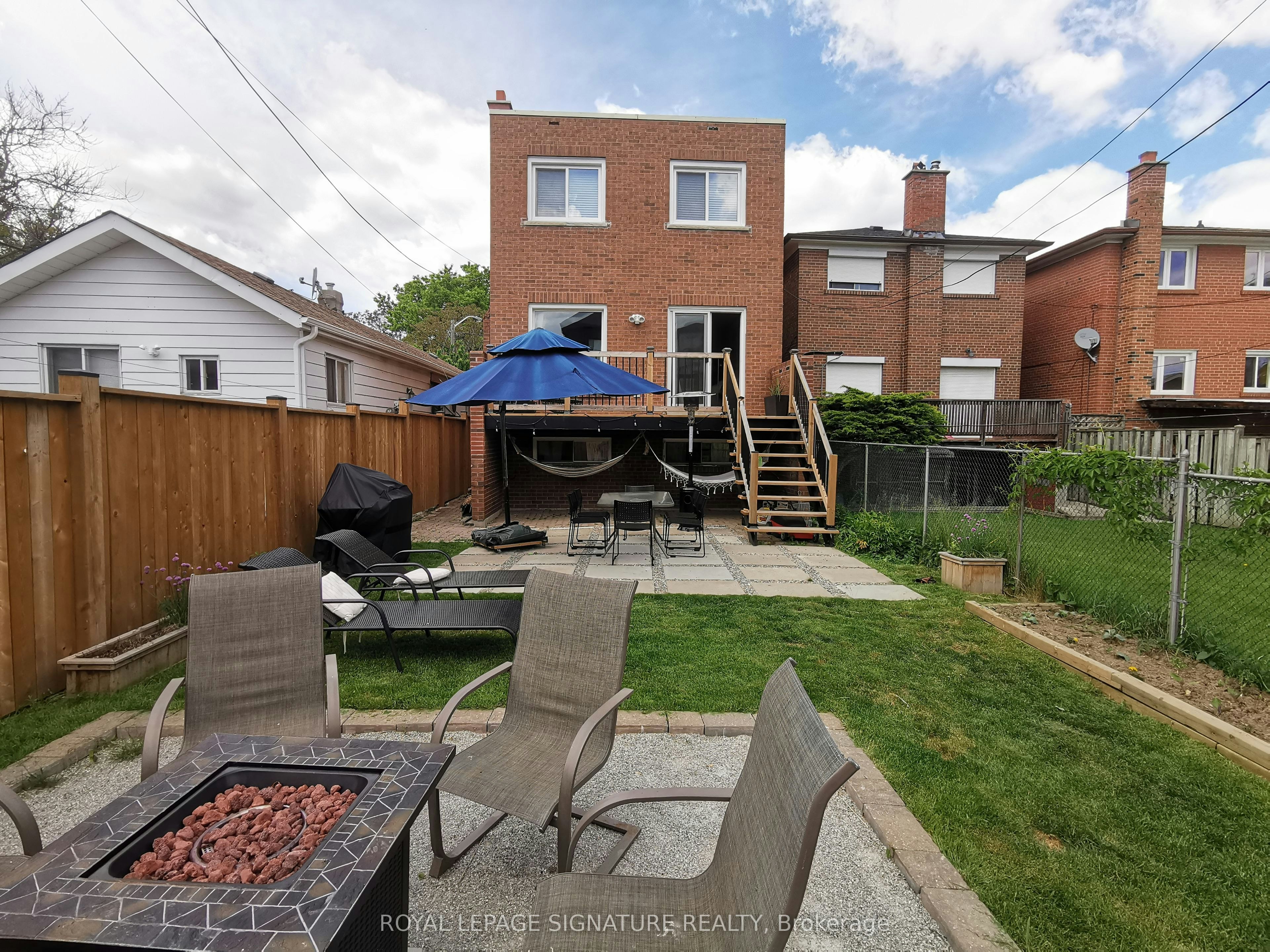 13 Mulberry Crescent, Toronto, ON, M6C 1N4 - 34