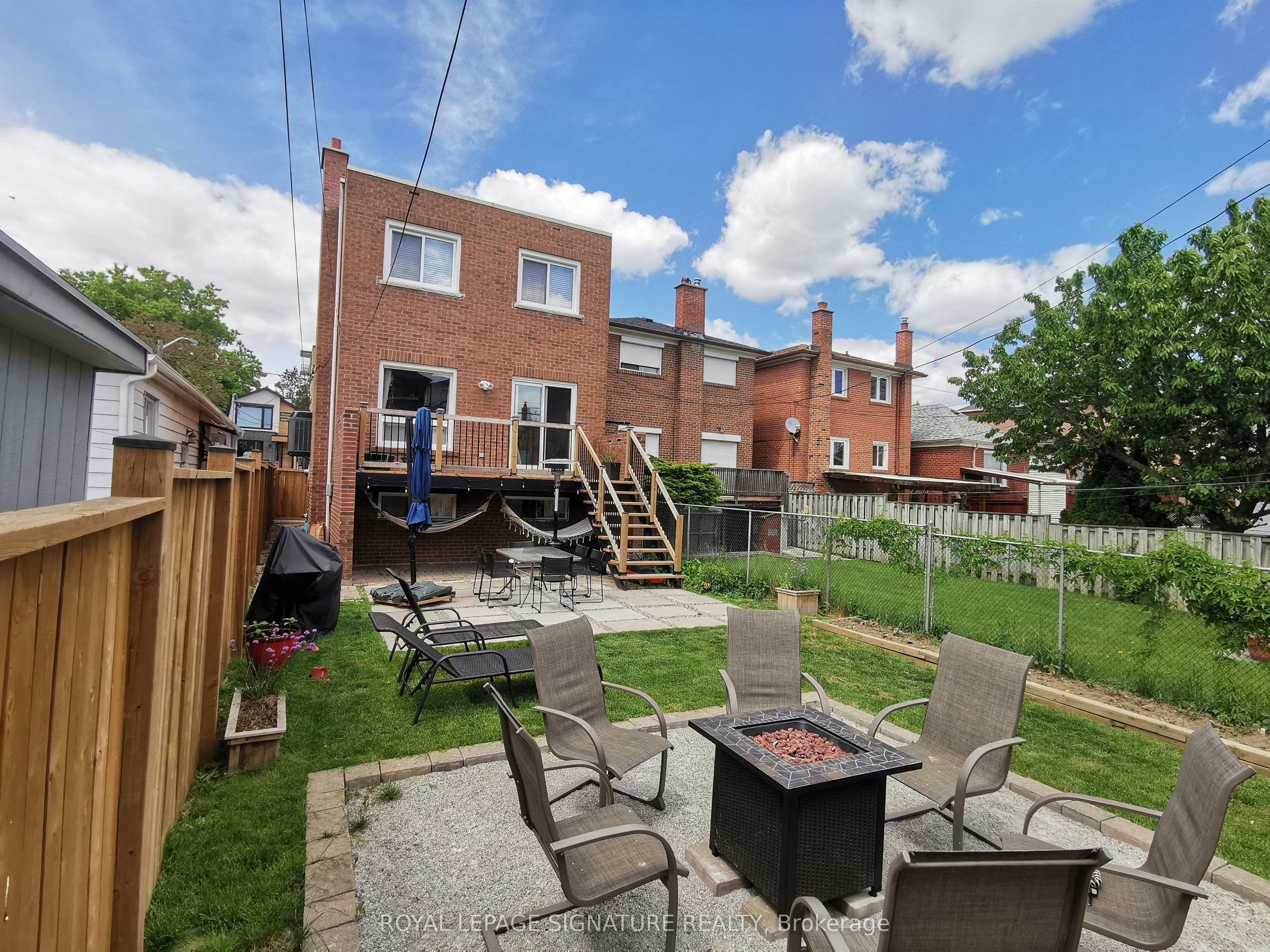 13 Mulberry Crescent, Toronto, ON, M6C 1N4 - 31
