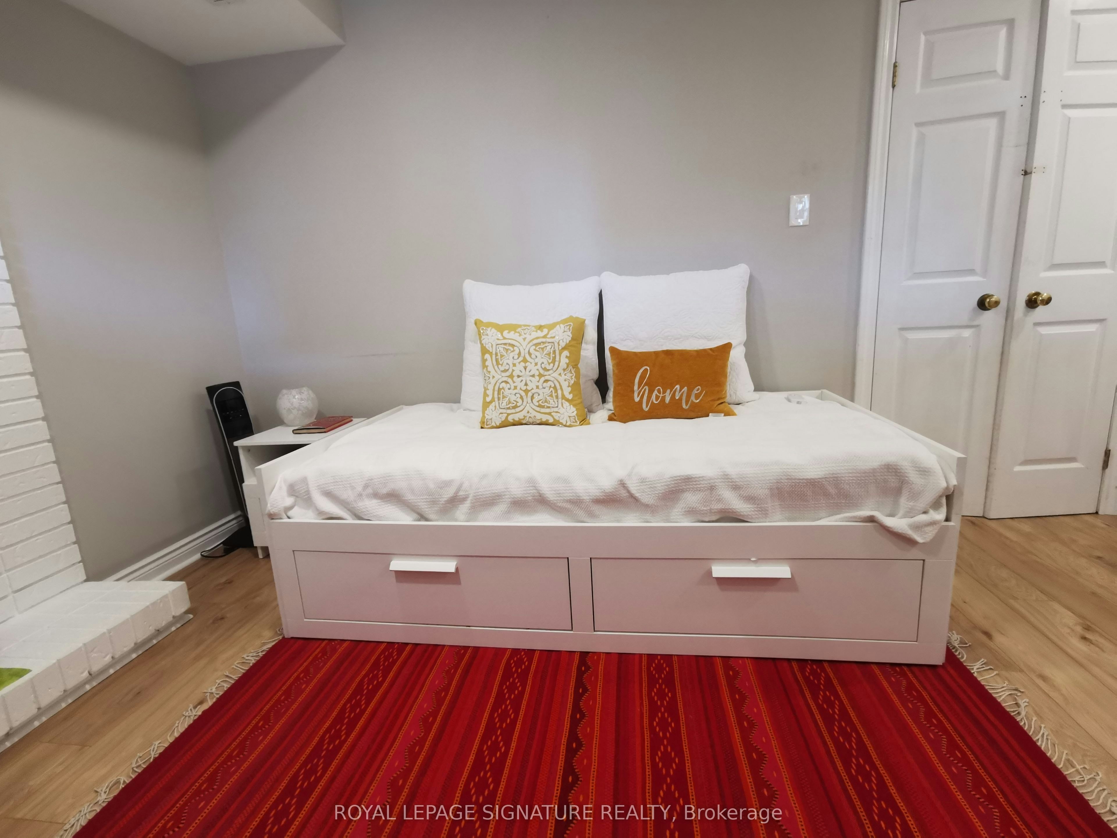 13 Mulberry Crescent, Toronto, ON, M6C 1N4 - 23