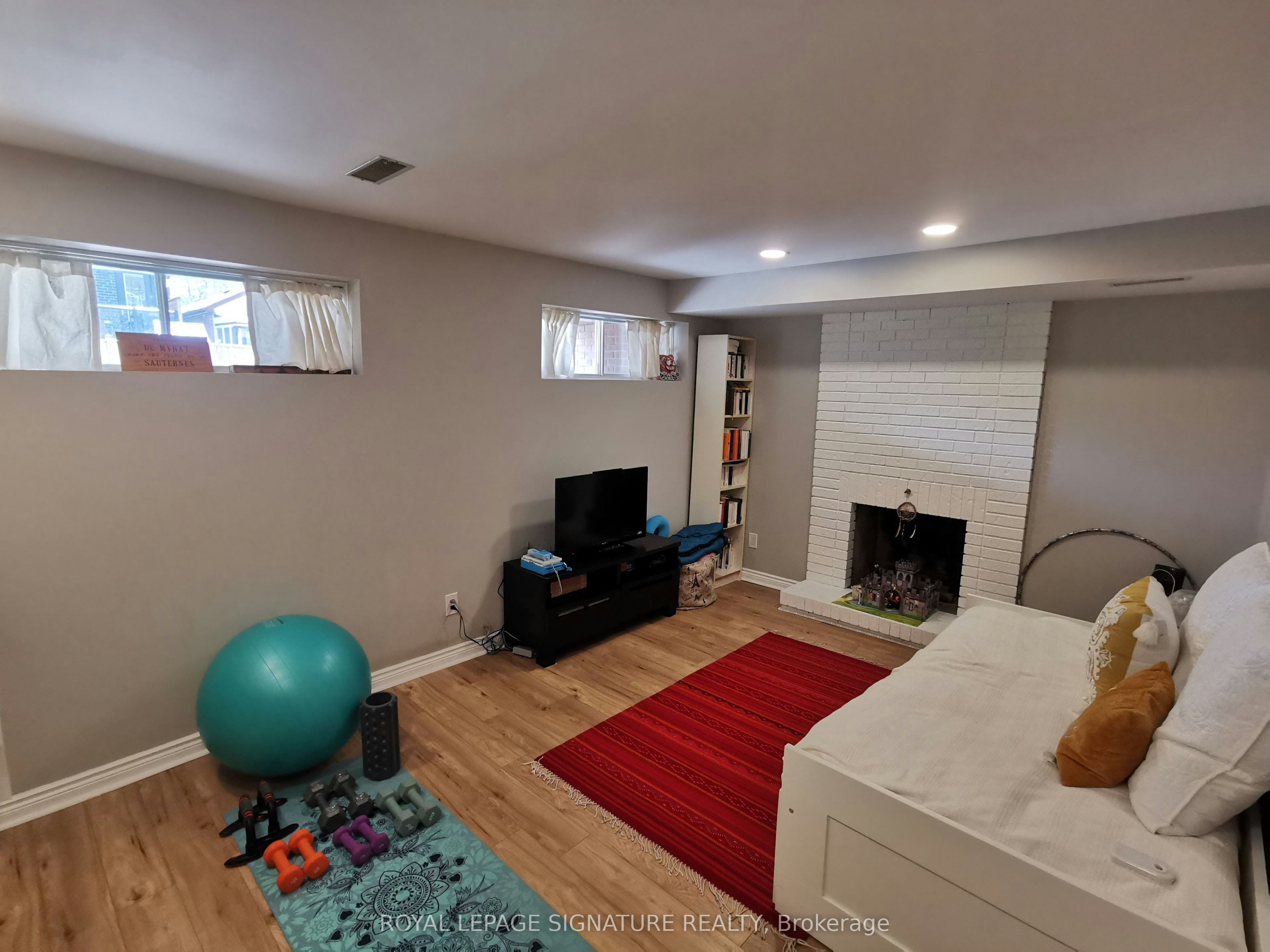 13 Mulberry Crescent, Toronto, ON, M6C 1N4 - 24