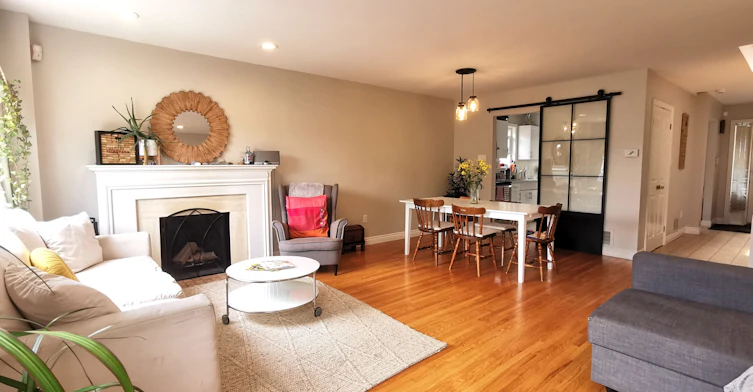13 Mulberry Crescent, Toronto, ON, M6C 1N4 - 2