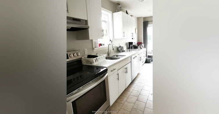 13 Mulberry Crescent, Toronto, ON, M6C 1N4 - 11