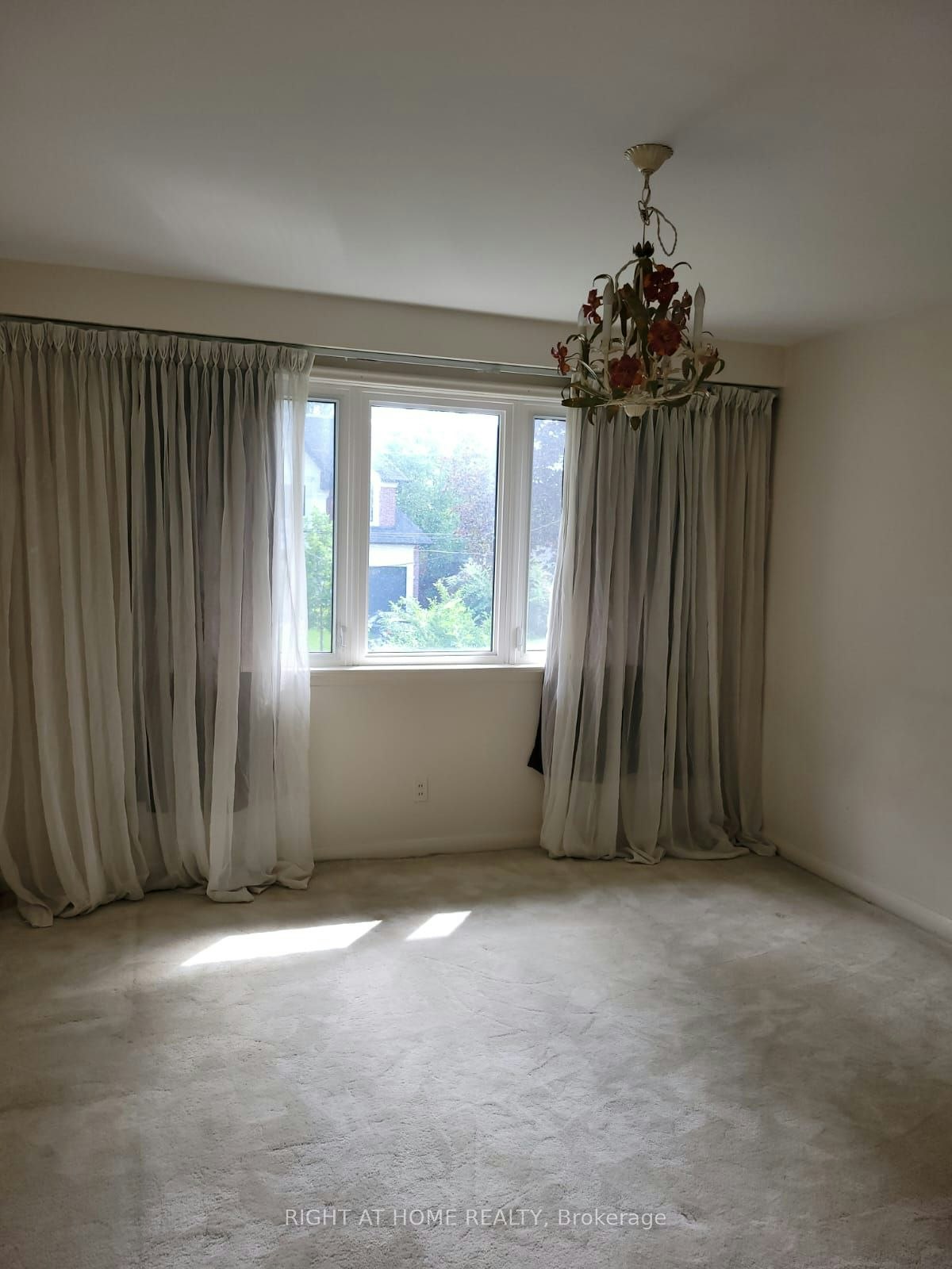 Main-260 Park Home Avenue, Toronto, ON, M1T 0B5 - 8