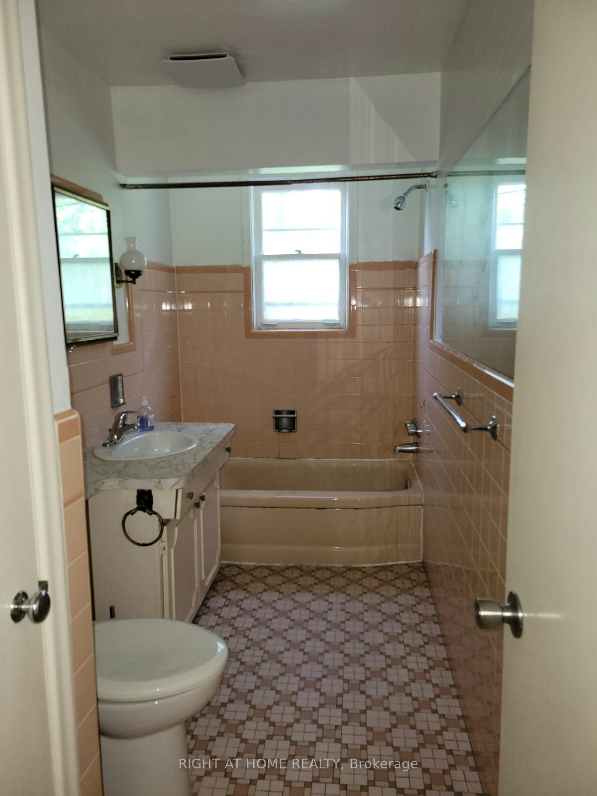 Main-260 Park Home Avenue, Toronto, ON, M1T 0B5 - 10