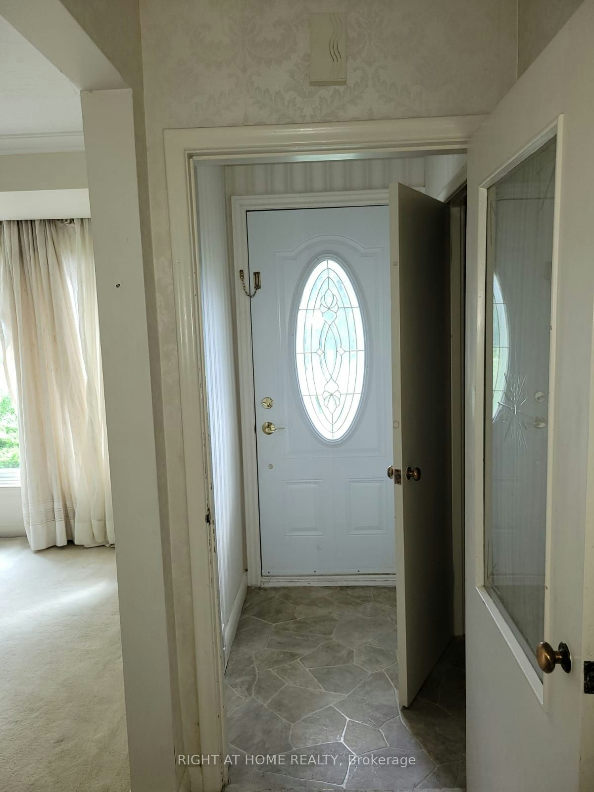 Main-260 Park Home Avenue, Toronto, ON, M1T 0B5 - 2