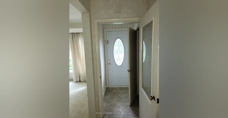 Main-260 Park Home Avenue, Toronto, ON, M1T 0B5 - 2