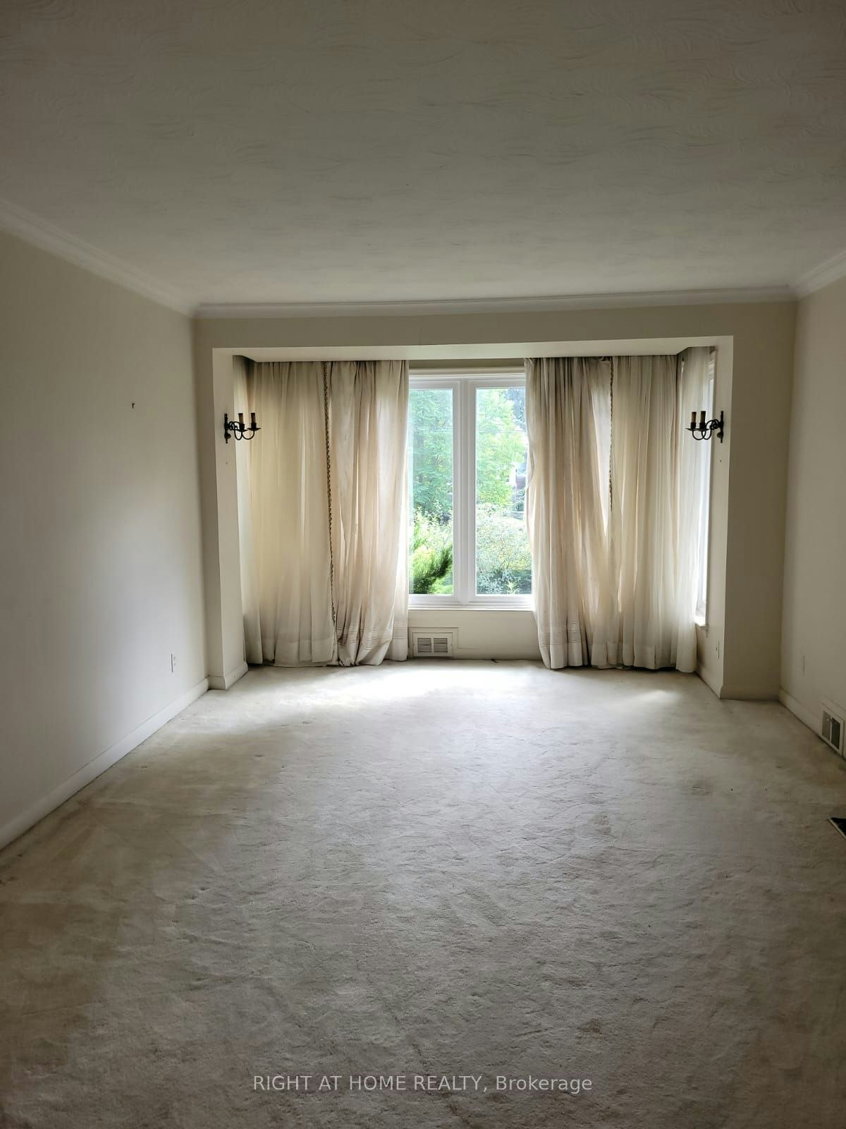 Main-260 Park Home Avenue, Toronto, ON, M1T 0B5 - 4