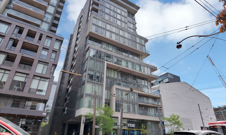 318-95 Bathurst Street