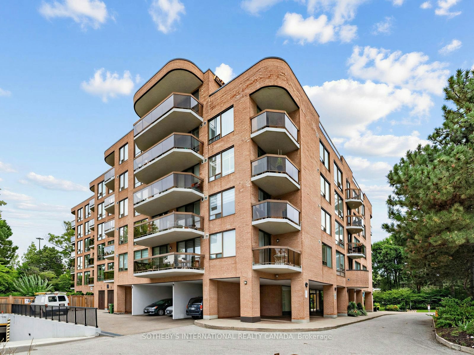 501-96 Fifeshire Road, Toronto, ON, M2L 2X9