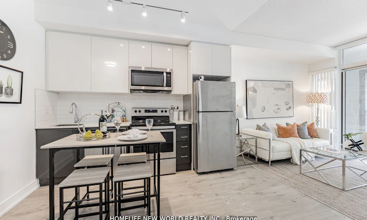 250-621 Sheppard Avenue E